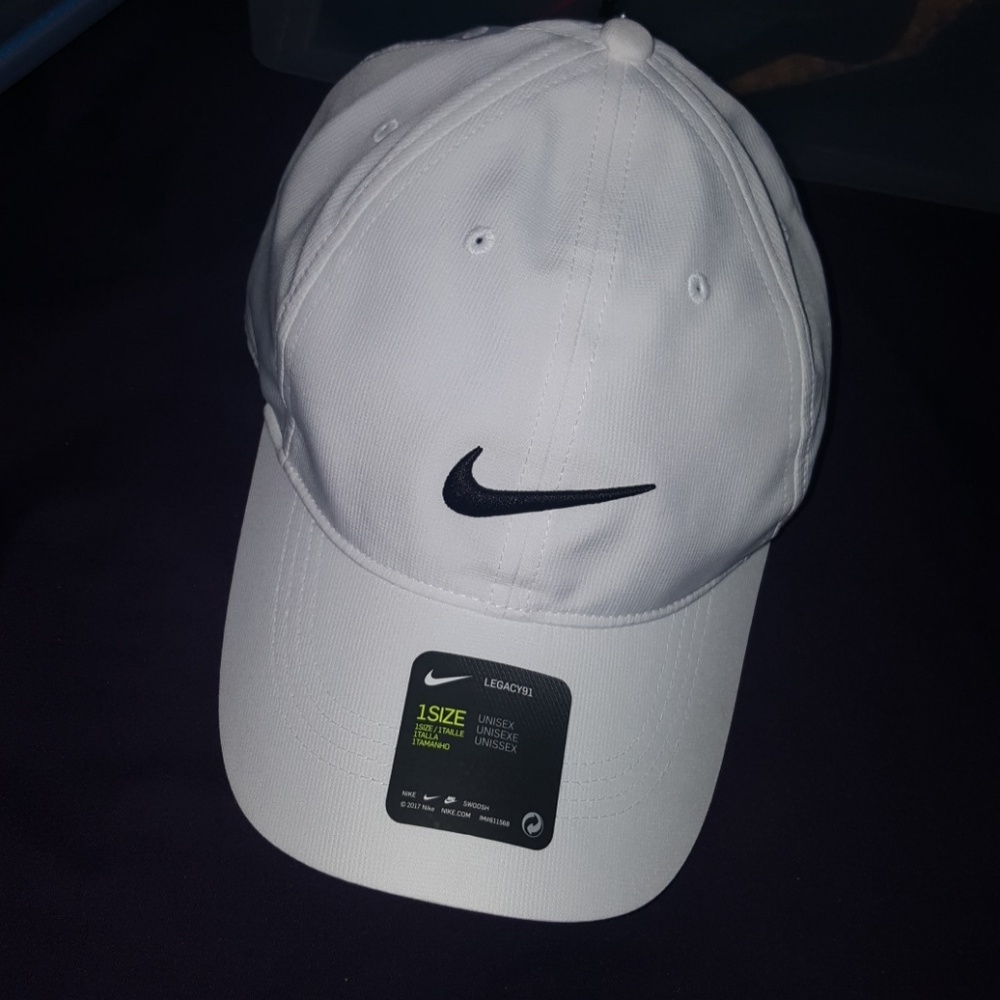 NIKE WHITE HAT